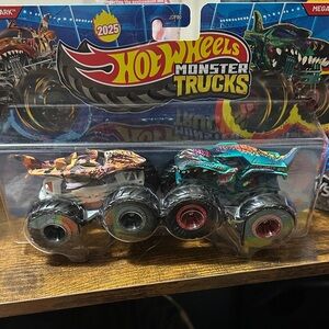 Monster Trucks Set - Multicolor